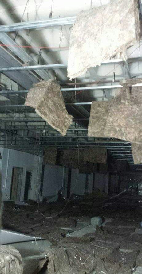 Hastane inşaatında asma tavan çöktü