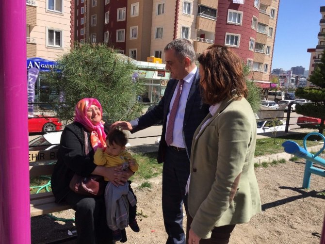 Başkan Sağıroğlu referandum çalışmaları kapsamında Kaşüstü mahallesinde esnaf ve vatandaşları ziyaret etti