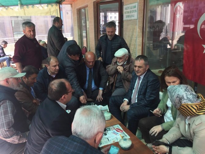 Başkan Sağıroğlu referandum çalışmaları kapsamında Kaşüstü mahallesinde esnaf ve vatandaşları ziyaret etti
