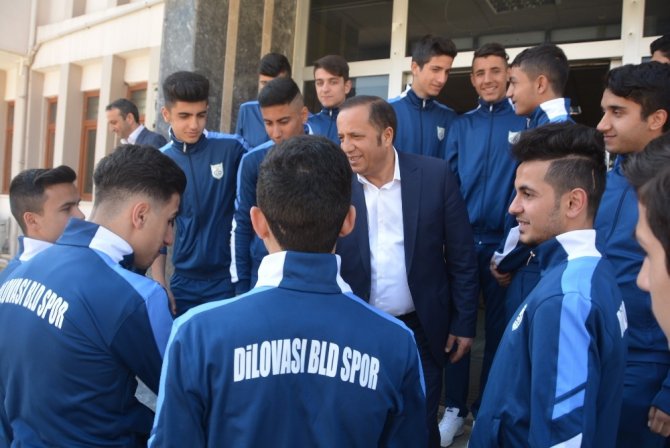 Dilovası U-17 futbol takımı Türkiye Şampiyonası için yola çıktı