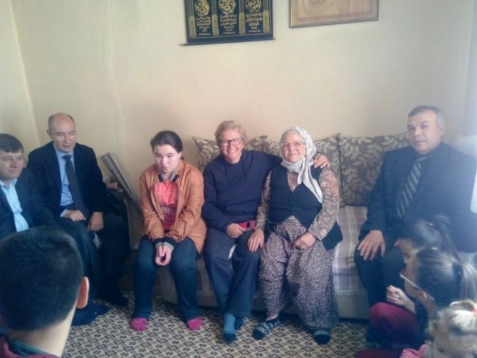 Gömeç’te ‘Kuşaklar arası Sevgi Projesi’ amacına ulaşıyor