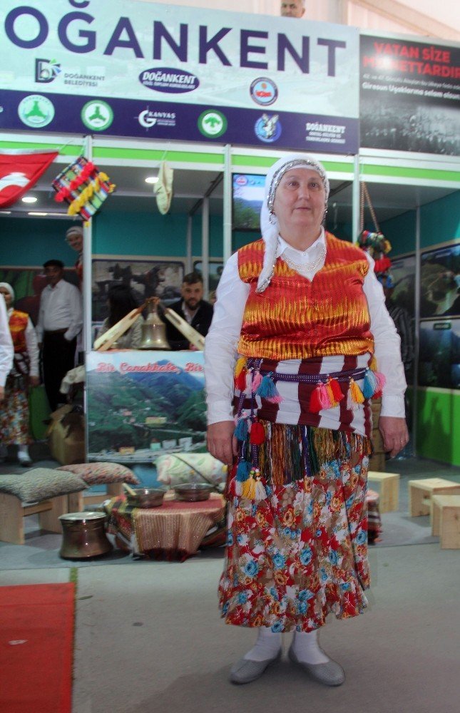 Kemençe eşliğinde Giresun defilesi