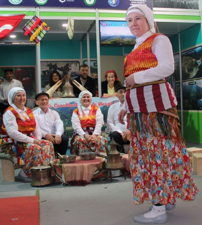 Kemençe eşliğinde Giresun defilesi