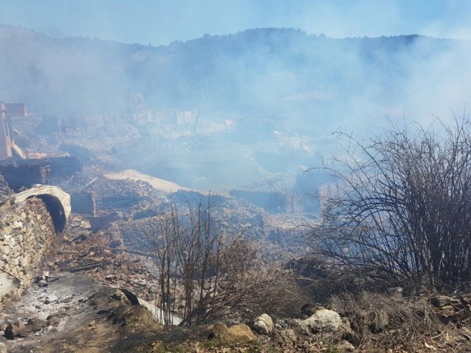 Çankırı’da köy yangını: İlk belirlemelere göre 25 ev yandı