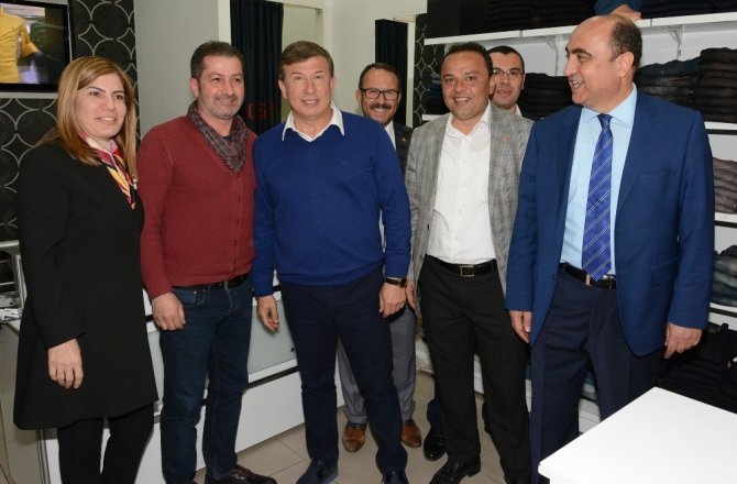 AK Parti’li İnceöz ve eski milli futbolcu Tanju Çolak "evet" için destek istedi
