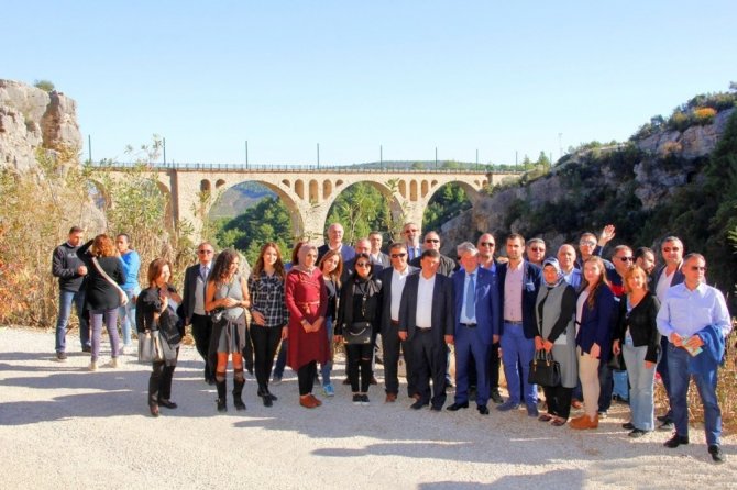 Kapıkaya Kanyonu ile Varda Köprüsü birbirine bağlandı