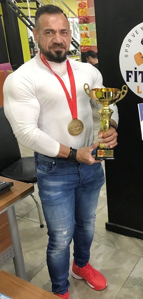 Batmanlı Hasan Güler vücut geliştirme şampiyonu oldu