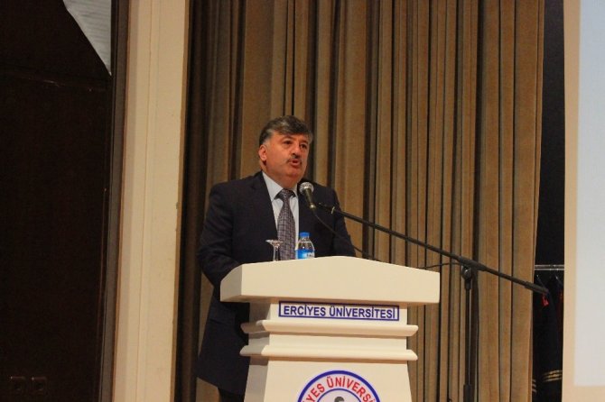 ERÜ Tıp Fakültesi Dekanı Prof. Dr. Hakan Poyrazoğlu: “Tıp eğitimi can çekişiyor”