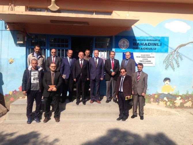 Burhaniye’ de Kaymakam Öner okul ziyaretlerine devam ediyor