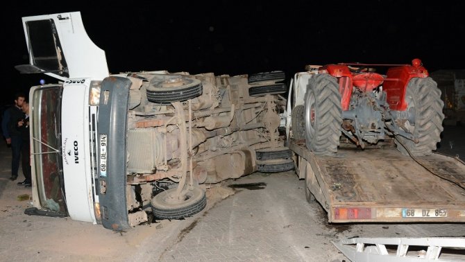 Aksaray’da çekici ve kamyonet çarpıştı: 3 yaralı