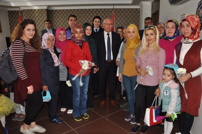 Emniyeti ziyaret eden minikler şiirleriyle coştu, coşturdu