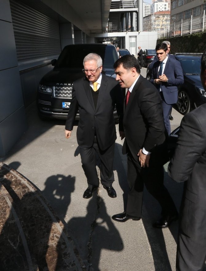 Vali Vasip Şahin’den, Aziz Yıldırım’a ziyaret