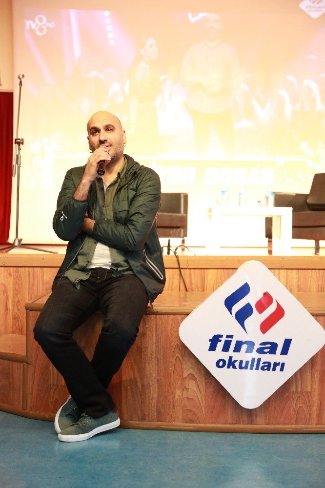 O Ses Türkiye Yarışması’nın şampiyonu Dodan Özer Diyarbakır’da öğrencilerle buluştu