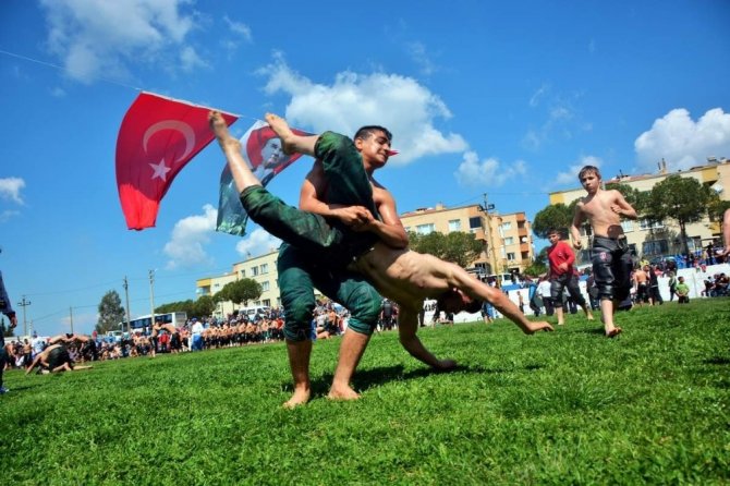 Pehlivanlar Aliağa’da er meydanına indi
