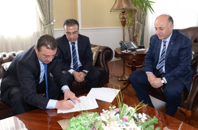 Erzurum’da hayırsever iş adamı Hüsamettin Yavuz tarafından yaptırılacak okulun protokolü imzalandı