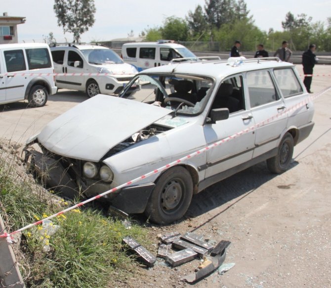 Kaza yaptı öldü, aracından kaçak sigara çıktı