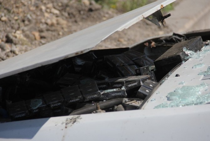 Kaza yaptı öldü, aracından kaçak sigara çıktı