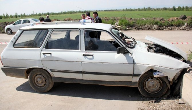 Kaza yaptı öldü, aracından kaçak sigara çıktı