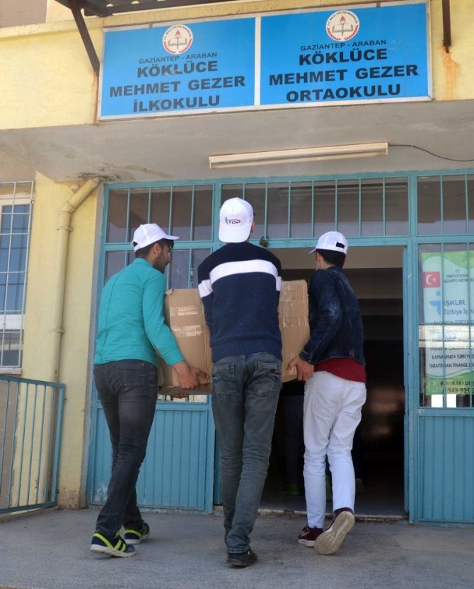 GAÜN Öğrencilerinden Mehmet Gezer İlk ve Orta Öğretim Okuluna Destek