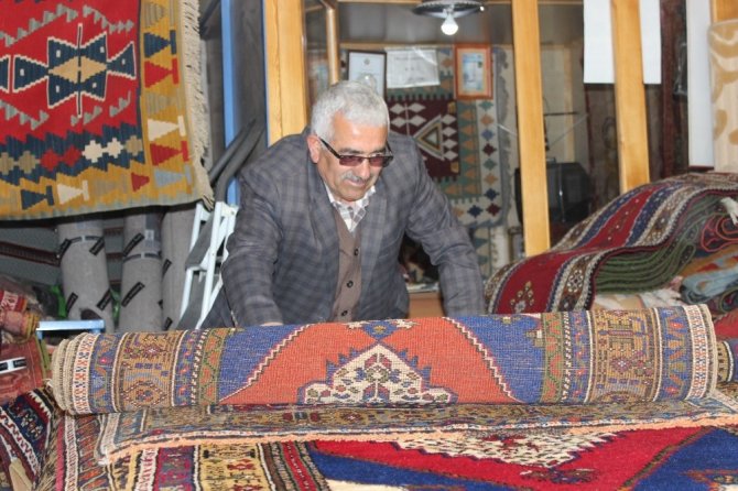 Arkeolog Mehmet Göktürk: "Kesikköprü hanı Kırşehir’de önemli bir halıcılık tesisi haline getirilebilir"