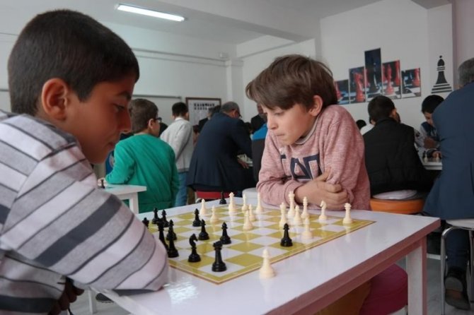 Bingöl’de satranç salonu açıldı