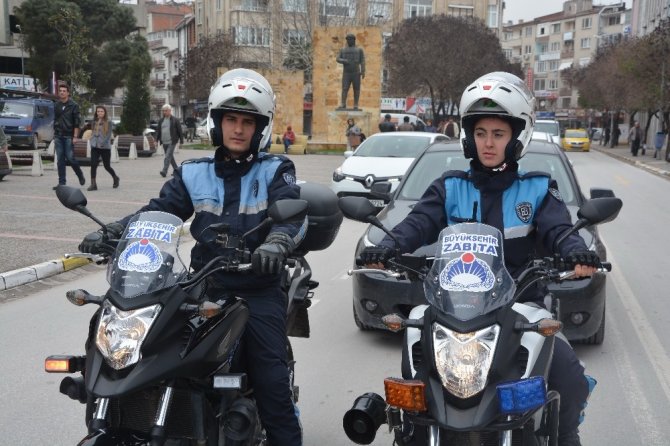 Pistin tozunu, işportacıların nefesini kesiyorlar