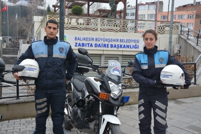 Pistin tozunu, işportacıların nefesini kesiyorlar