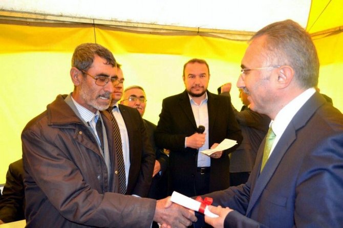 Yeşiloba köyünde tapu dağıtım töreni yapıldı