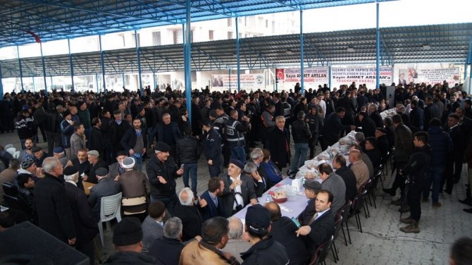 Bakan Arslan, Kağızman ’da binlerce kişi ile yemekte buluştu