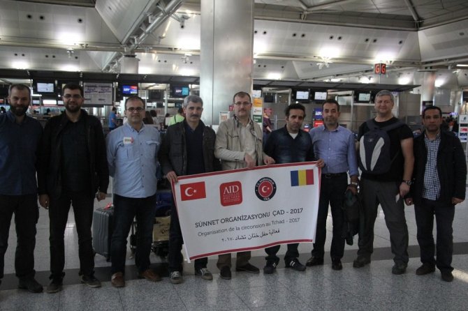 Afrika’da Türk hekimleri 780 çocuğu sünnet etti