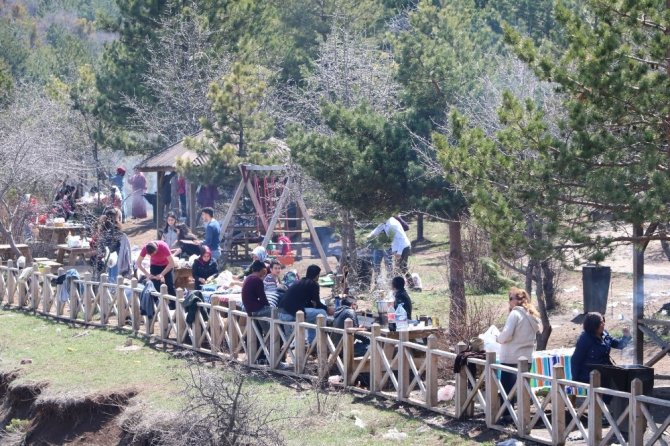 Yozgat’ta oyunu kullanan vatandaşlar piknik alanlarına akın etti