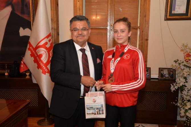 Bilecik Belediye Başkanı Selim Yağcı başarılı sporcuları ağırladı