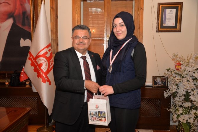 Bilecik Belediye Başkanı Selim Yağcı başarılı sporcuları ağırladı