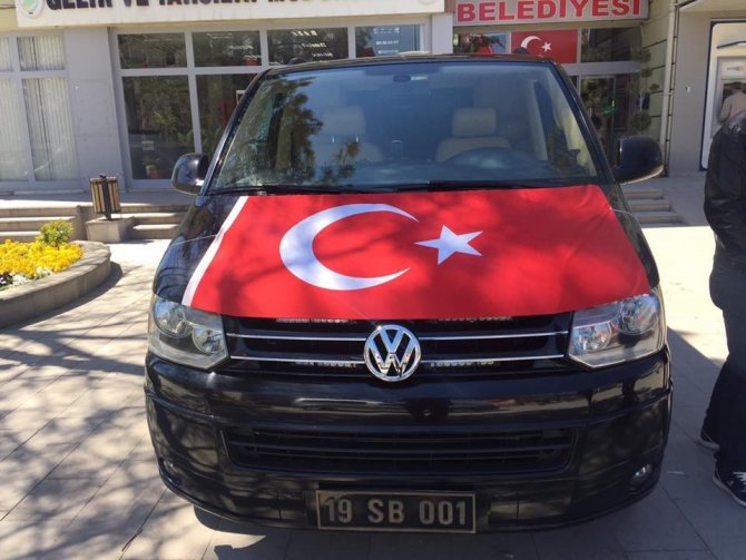 Sungurlu belediyesi araçları bayraklarla donatıldı