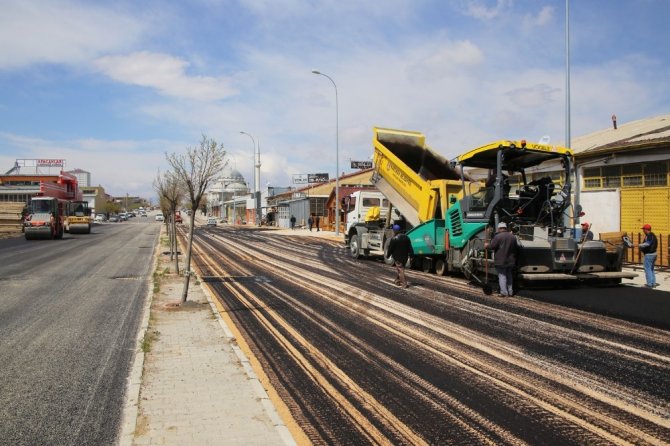 Karaman Belediyesi Sanayi Sitesini asfaltlıyor