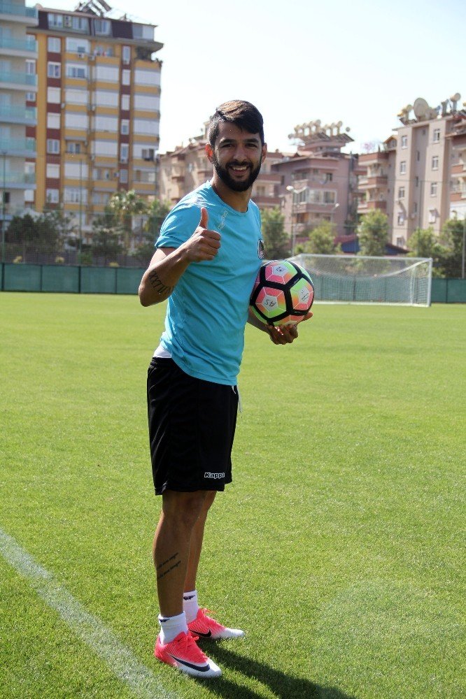 Emre Akbaba: “Alabildiğimiz kadar puan alıp üst sıralarda bitirmeye çalışacağız”