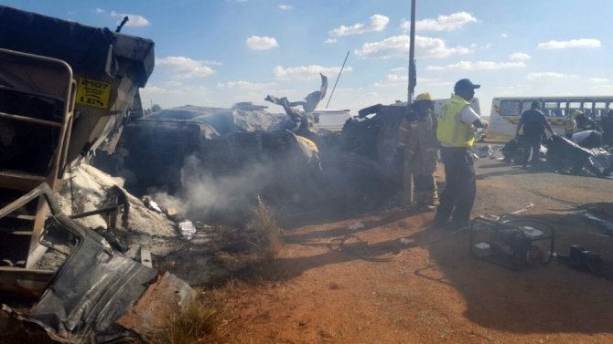 Güney Afrika’da otobüs kazası: 20 öğrenci ölü