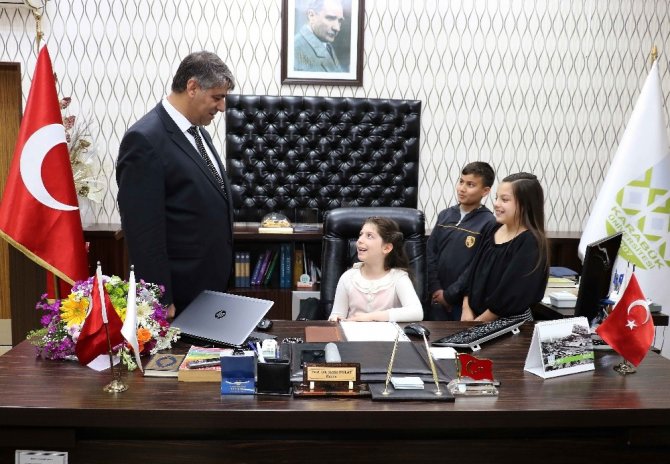 Rektör Polat, koltuğunu Ceylin Yılmaz’a devretti