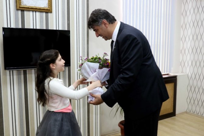 Rektör Polat, koltuğunu Ceylin Yılmaz’a devretti