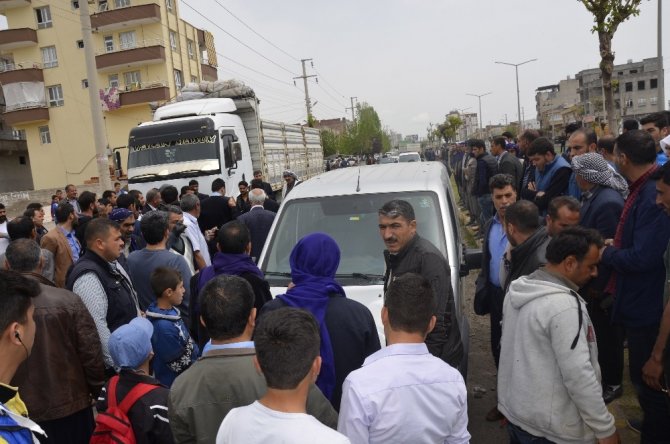 Hafif ticari aracın çarptığı yaşlı adam ağır yaralandı