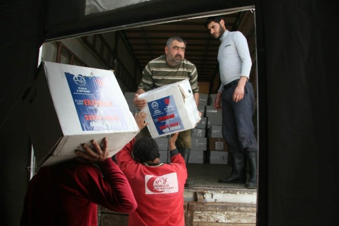 Suriye’ye insanı yardımlar sürüyor