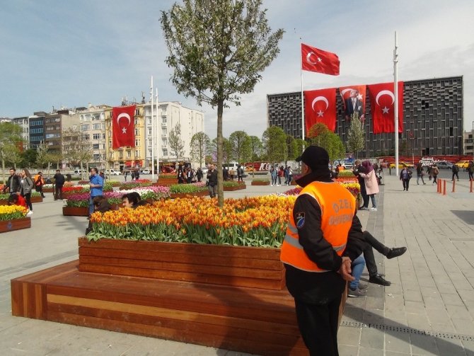 Taksim Meydanı’ndaki laleler koruma altında