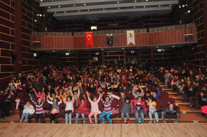 Akşehir Belediyesi’nden çocuklara 23 Nisan sürprizi