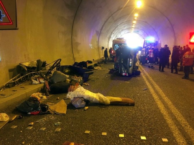 Artvin’de tünel içinde Kaza: 3 yaralı