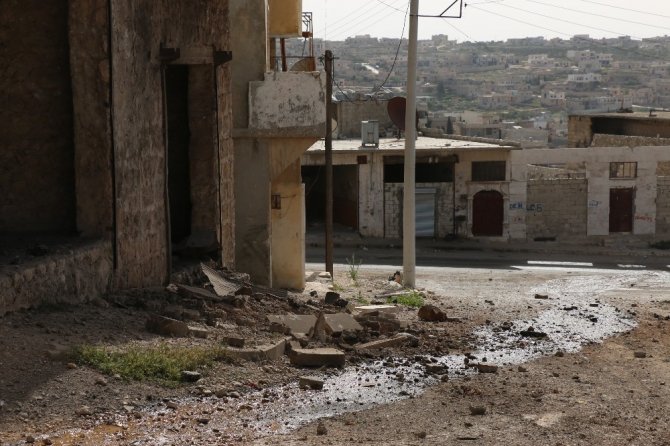 Suriye rejim güçleri, Daret Azze’yi bombaladı