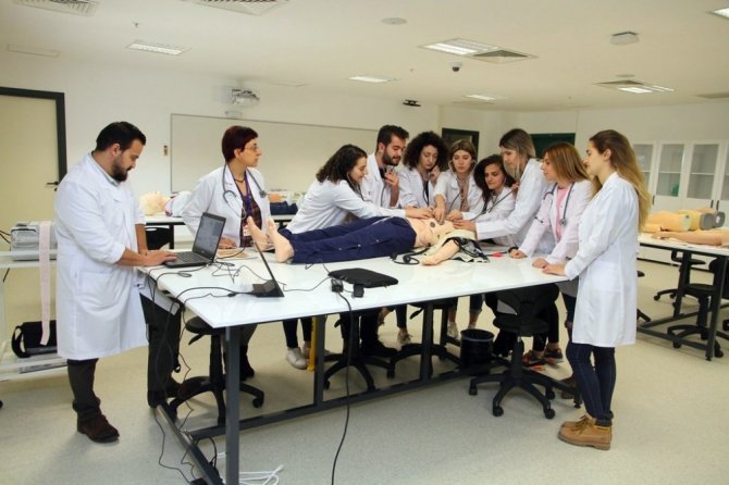 İzmir Ekonomi’de Tıp Fakültesi müjdesi