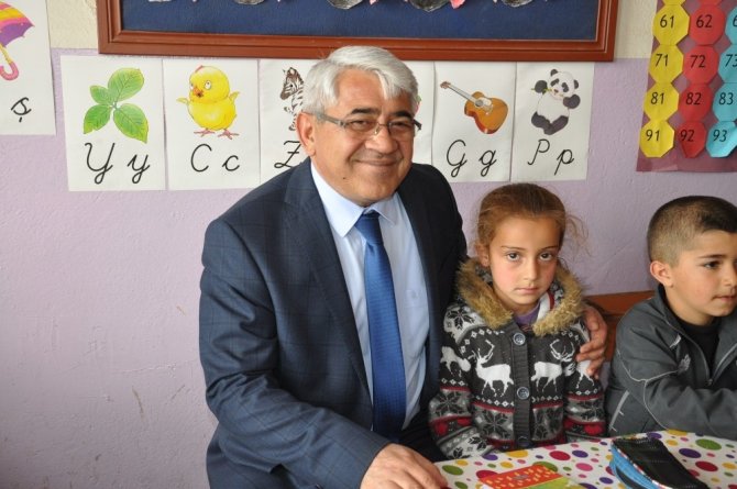 Kars Belediye Başkanından çocuklara 23 Nisan ziyareti