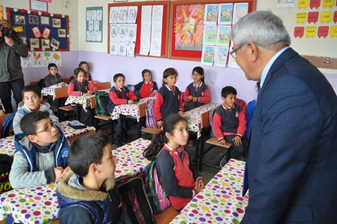Kars Belediye Başkanından çocuklara 23 Nisan ziyareti