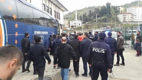 Medipol Başakşehirli futbolcular maç sonunda gazeteciye saldırdı