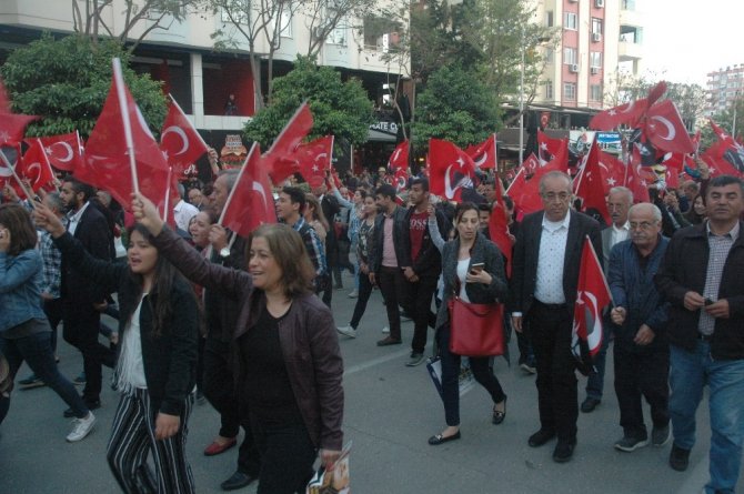 Adana’da coşkulu 23 Nisan yürüyüşü
